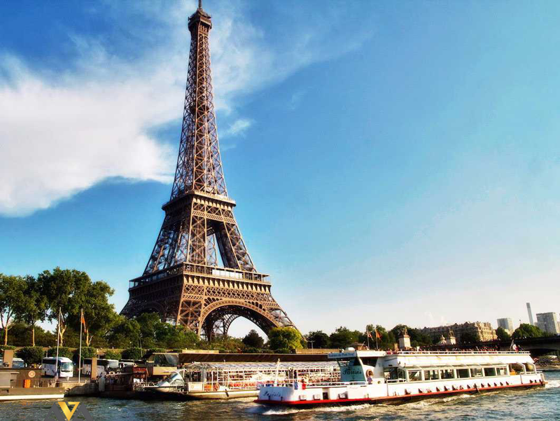 برج ایفل در شهر زیبای پاریس